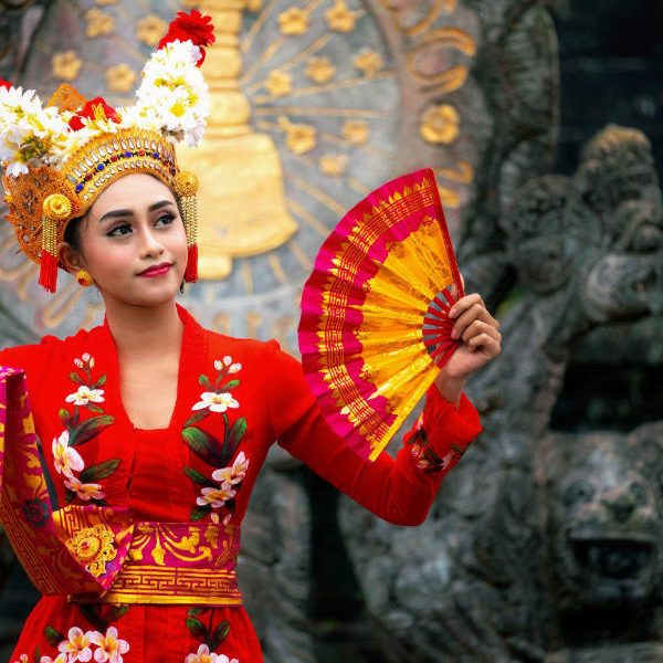Balinese girl performing traditional dress, indonesian girl dance with hindu temple background, indonesia, Asia